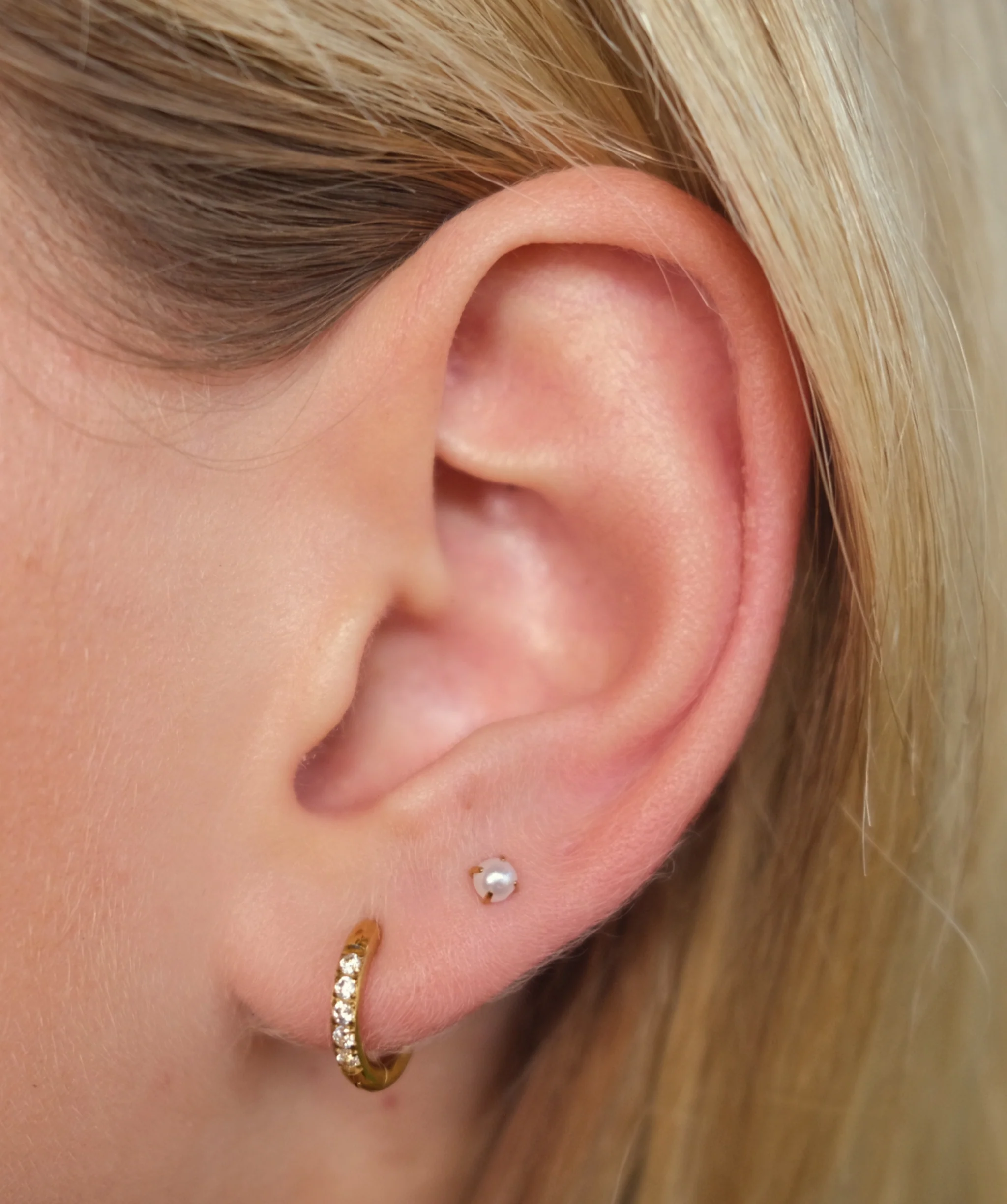 Pearl Flat Back Stud - Image 3